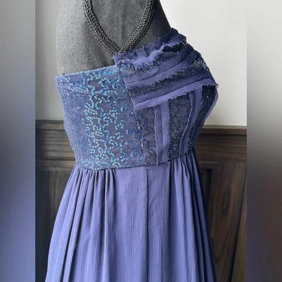 BCBG Paris navy strapless sequin top gown. Size 4 - Picture 9 of 11